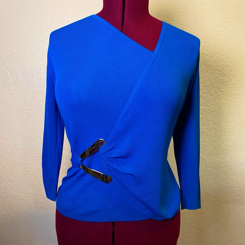 Joseph A. | Blue Mid Sleeve Blouse with Sliver Buckle Detailing L🦋💍